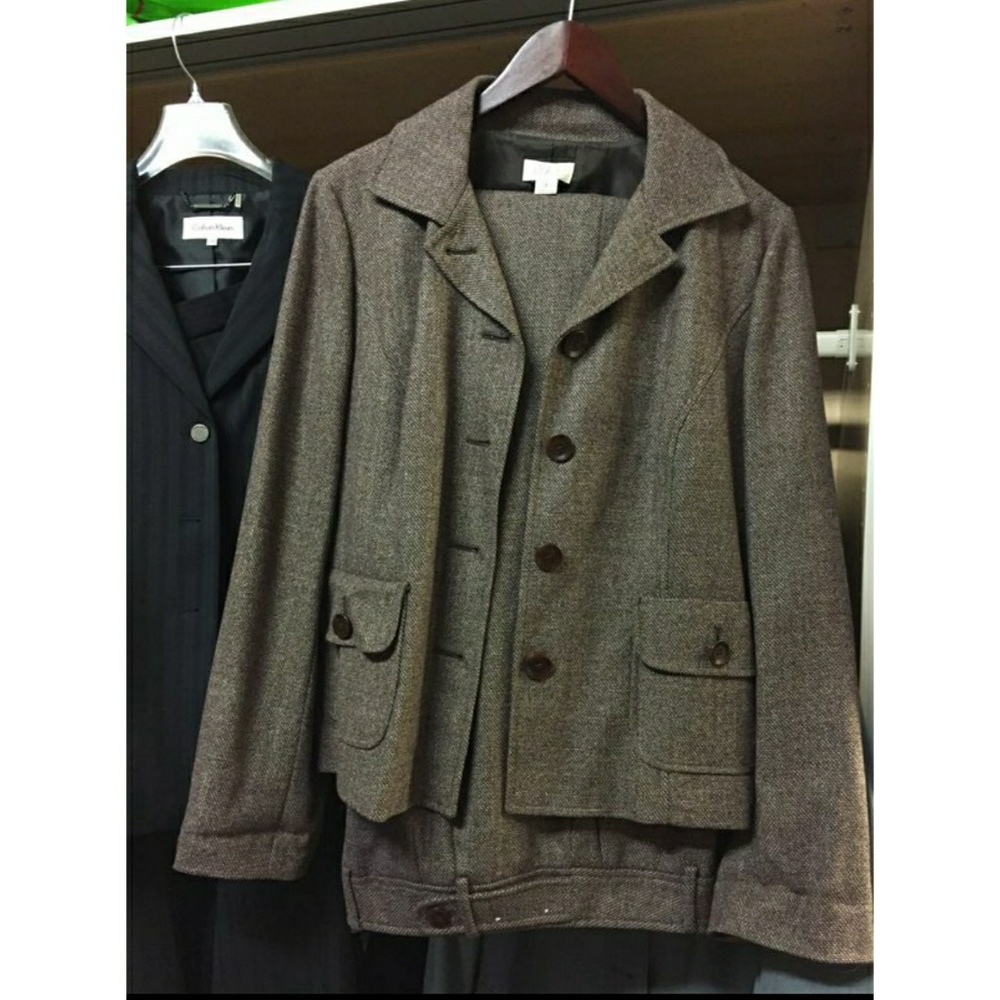Ann Taylor Woman's 2 piece suit